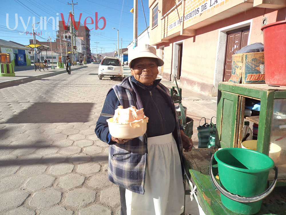 Doña Rosita y sus helados artesanales, más de 70 años en Uyuni