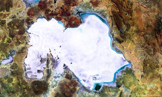 Salar de Uyuni, la planicie mayor del mundo vista desde el espacio
